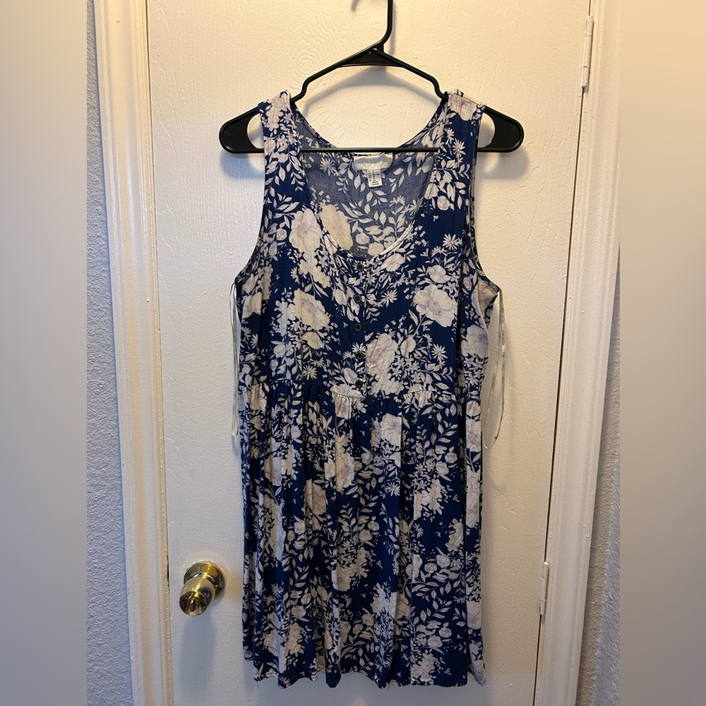 Forever 21 short sleeveless floral pattern dress